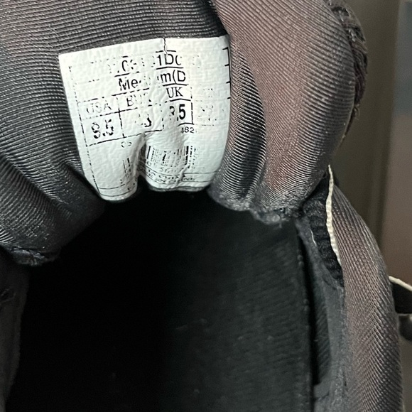 Athletic_Shoes
